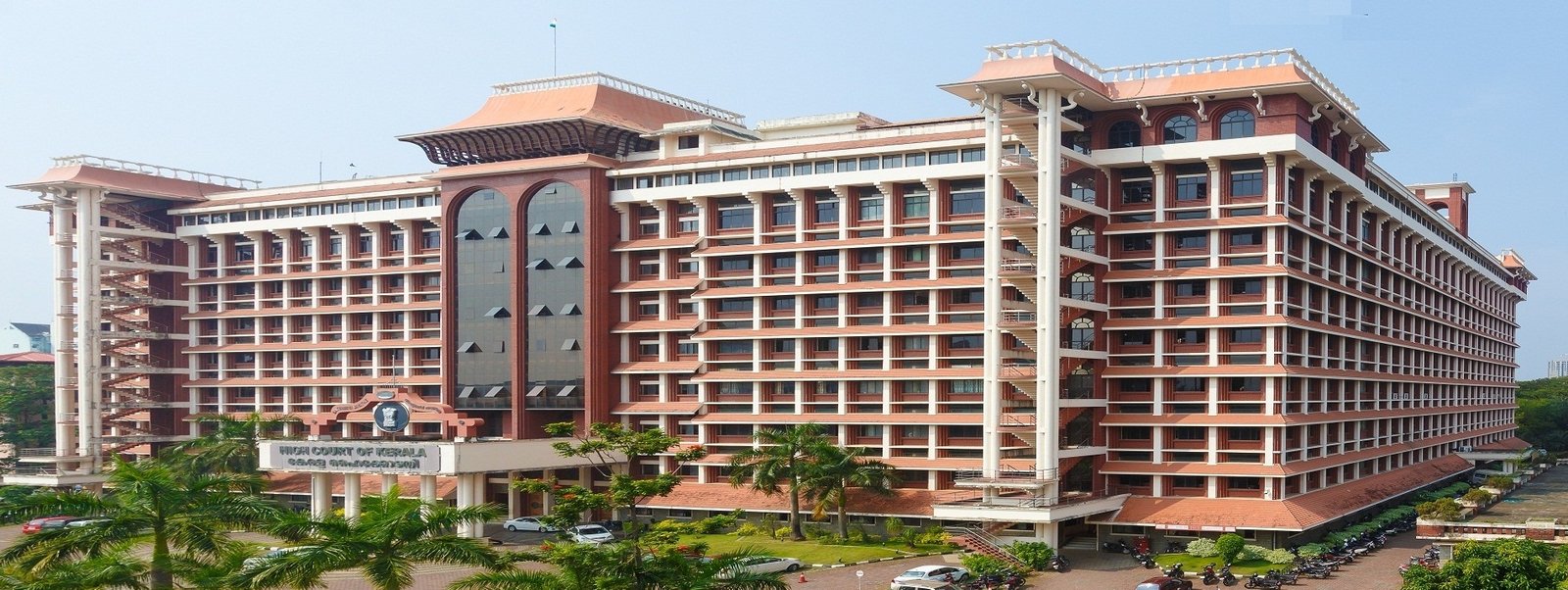 Tribunal Should Have Given Reasonable Opportunity To The Kerala PSC To Defend Their Case At The Interlocutory Stage: Kerala High Court